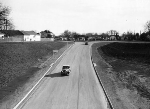I-35 at Nogalitos St. looking south ca. 1952